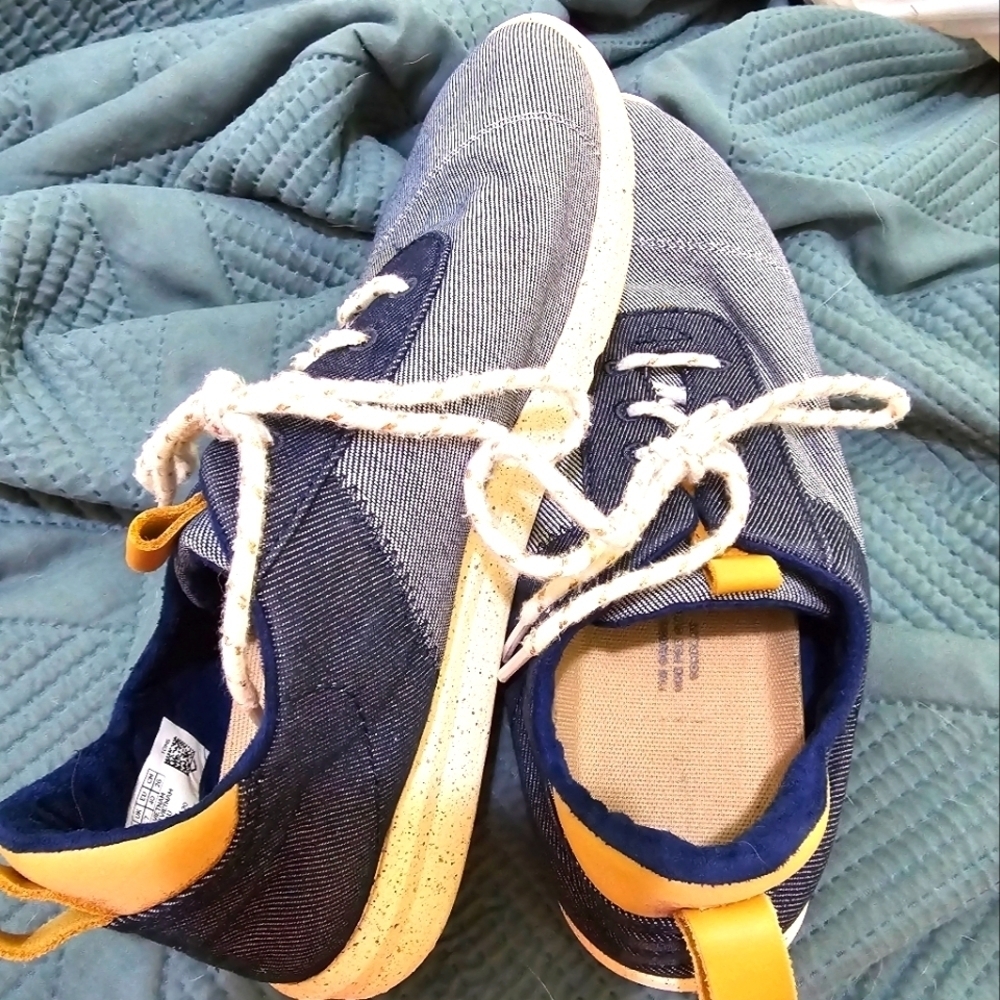 Toms